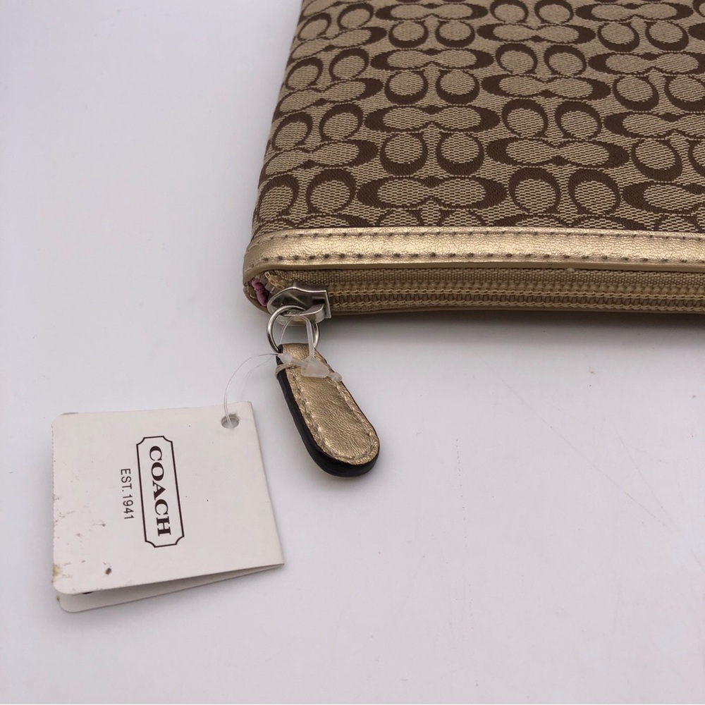 Coach Signature Tablet Ipad Sleeve Bag F61035/￼SV /Khaki￼￼/Metallic￼ - Picture 4 of 9